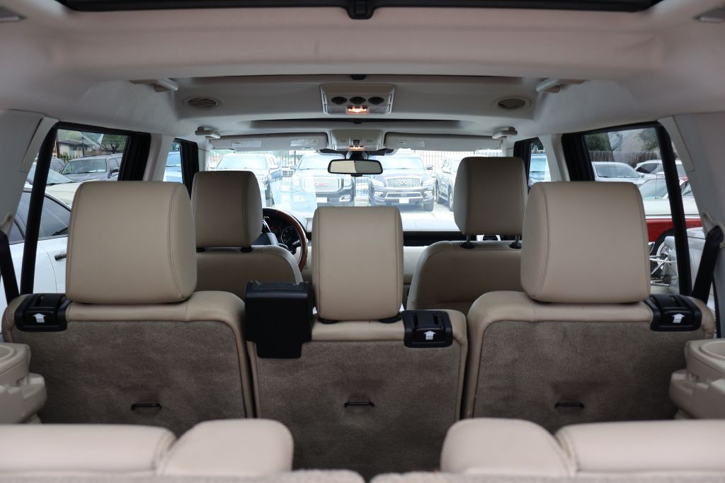 2016 Land Rover LR4 Image 11