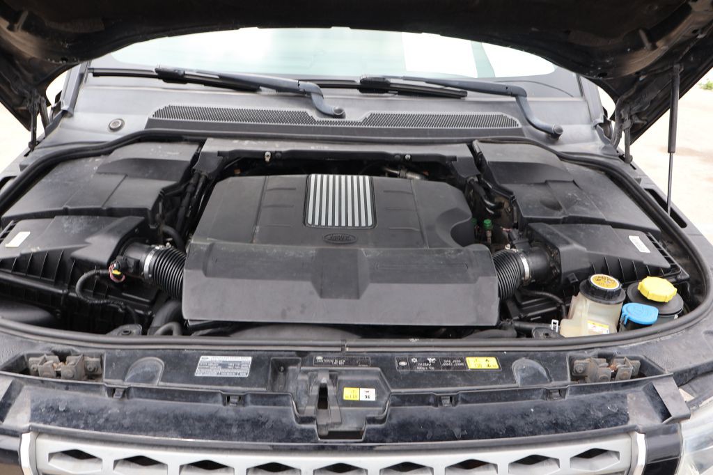 2016 Land Rover LR4 Image 12