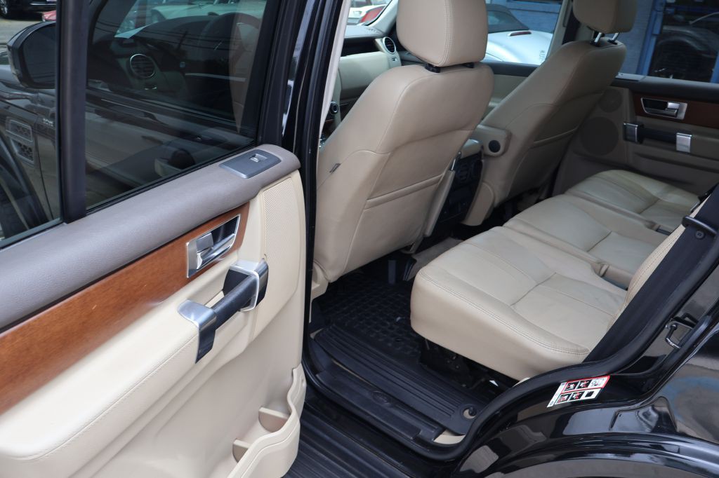 2016 Land Rover LR4 Image 16