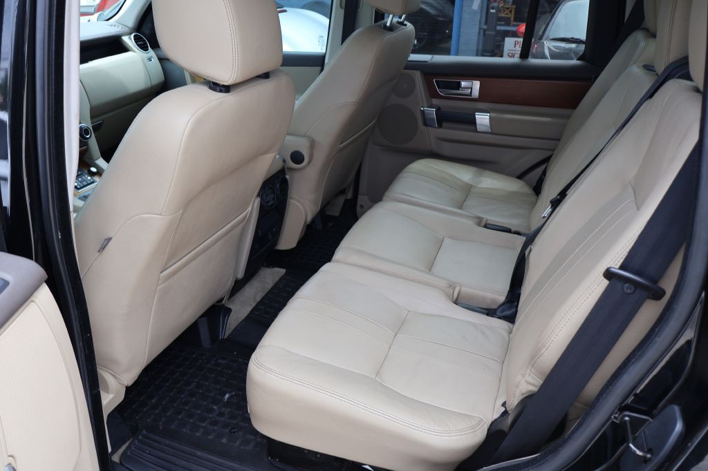 2016 Land Rover LR4 Image 17