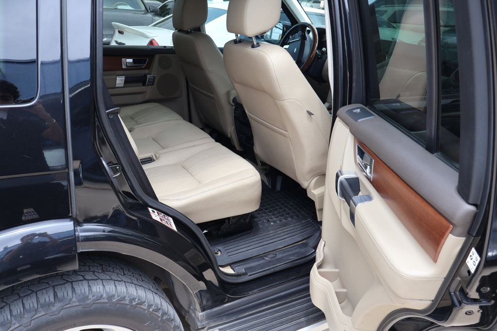 2016 Land Rover LR4 Image 18