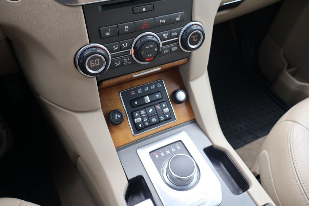 2016 Land Rover LR4 Image 25