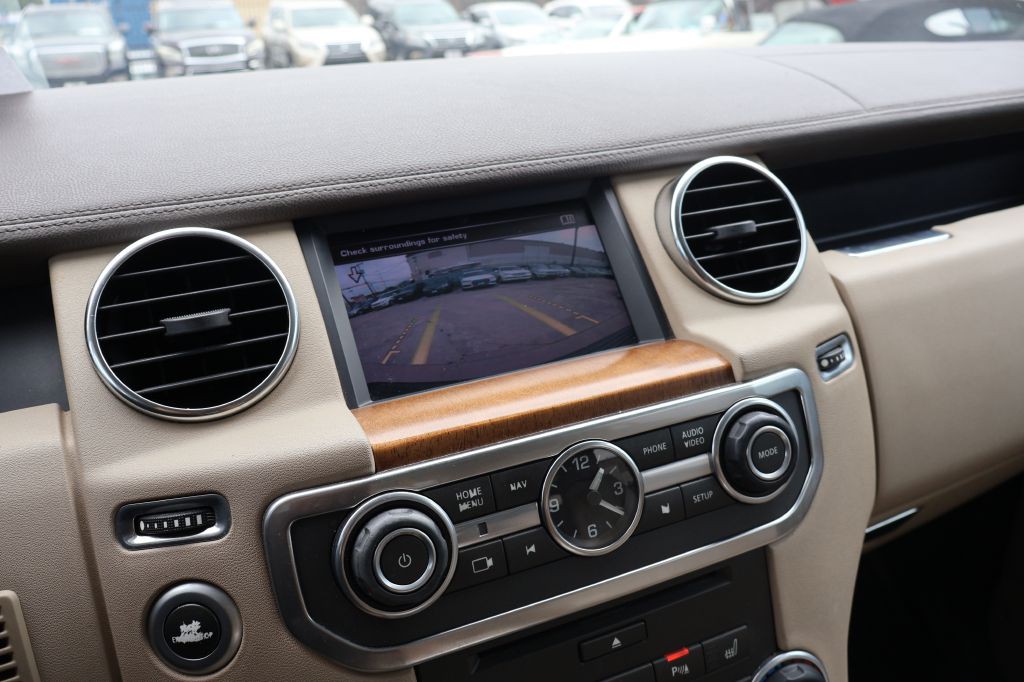 2016 Land Rover LR4 Image 26