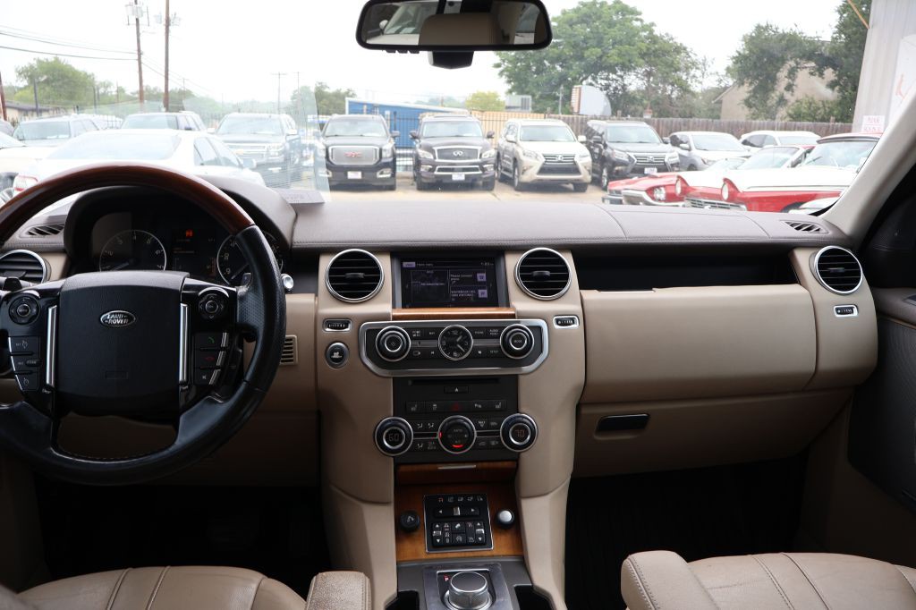 2016 Land Rover LR4 Image 28