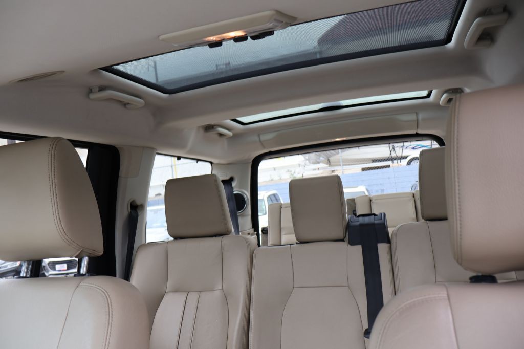 2016 Land Rover LR4 Image 30