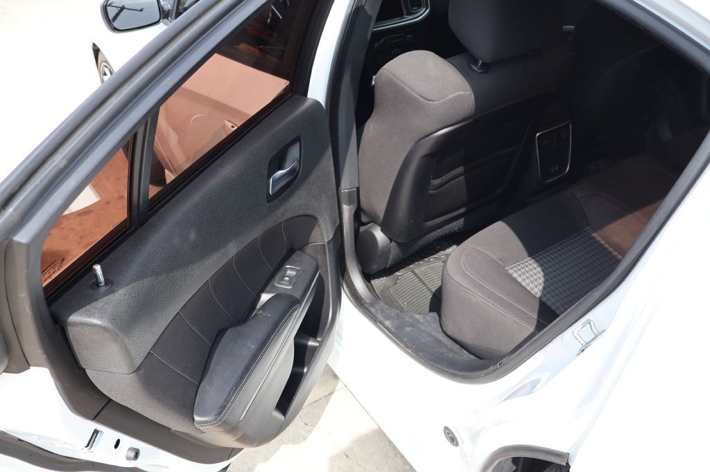 2021 Dodge Charger Image 17