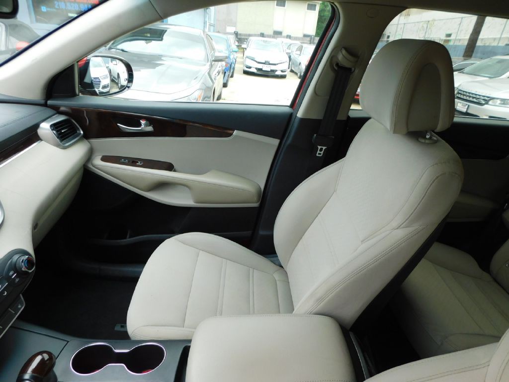 2016 Kia Sorento Image 38