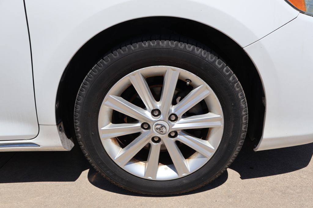 2012 Toyota Camry Image 9