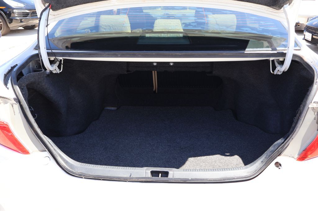 2012 Toyota Camry Image 15