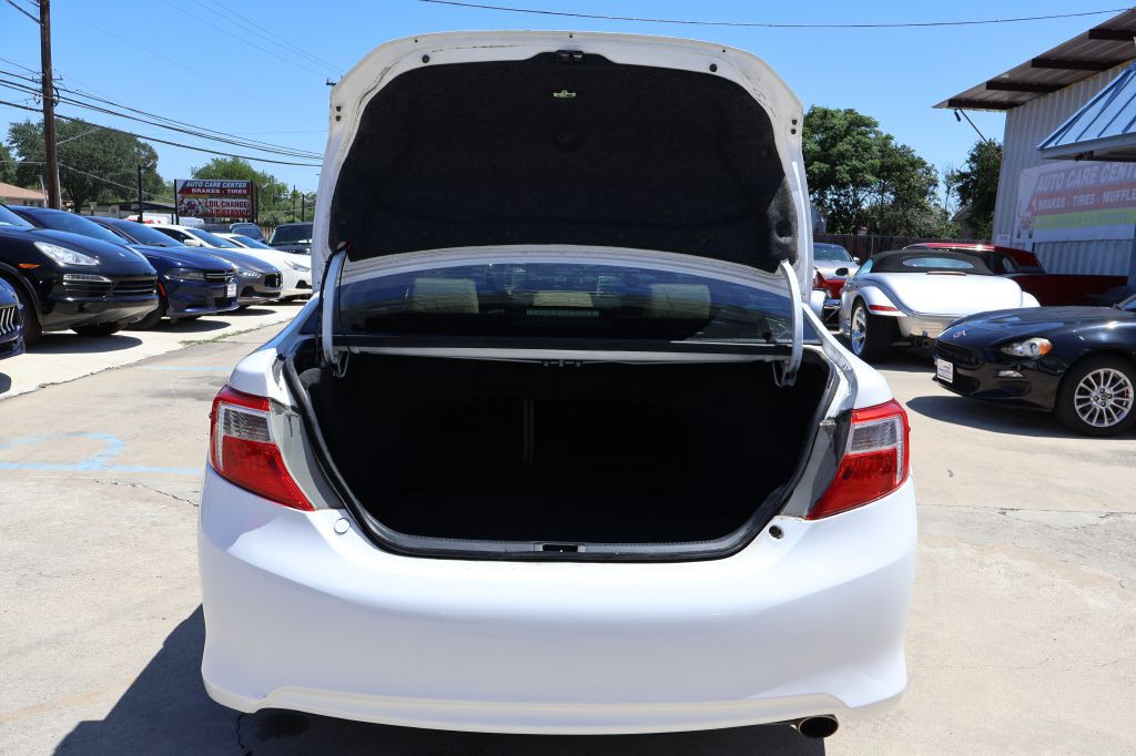2012 Toyota Camry Image 16