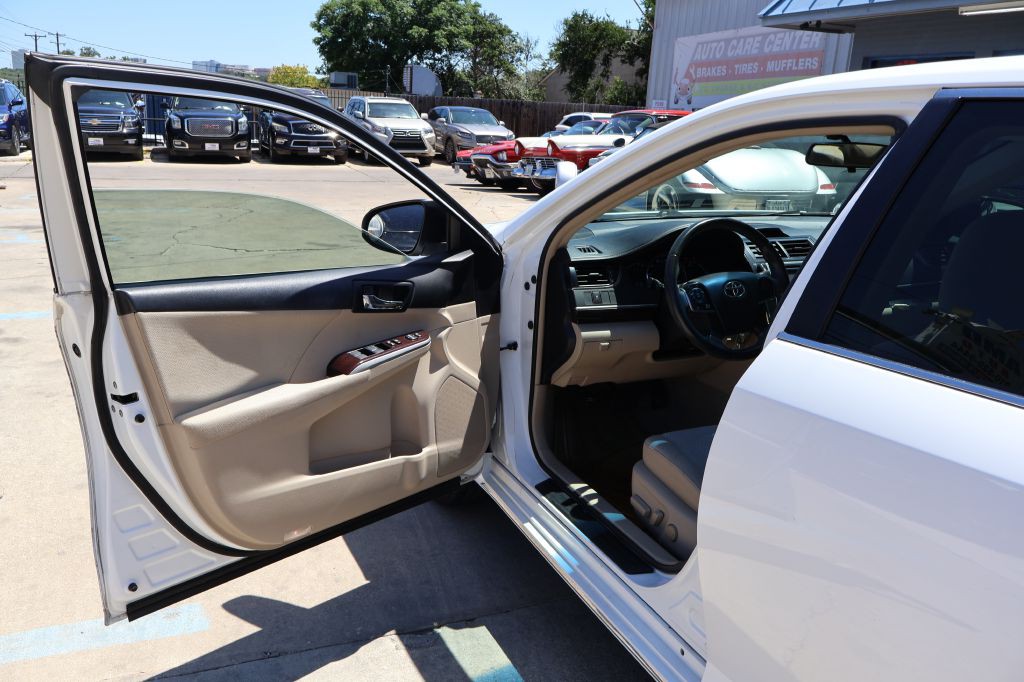 2012 Toyota Camry Image 17