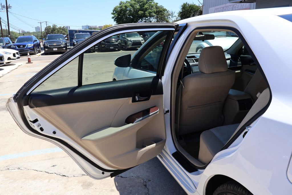 2012 Toyota Camry Image 19