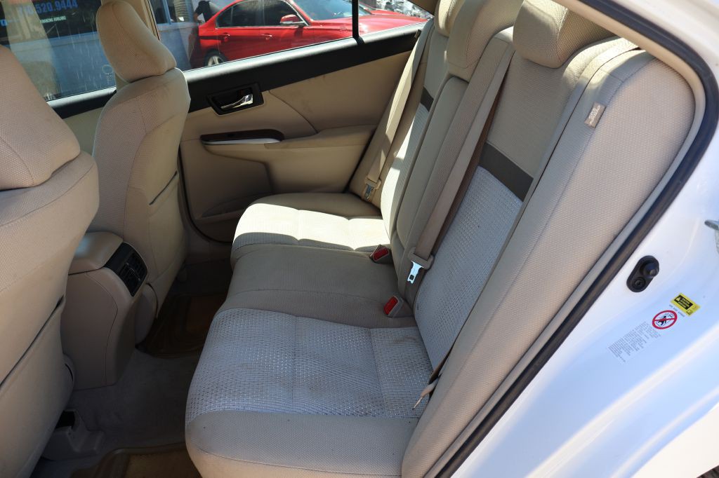 2012 Toyota Camry Image 21