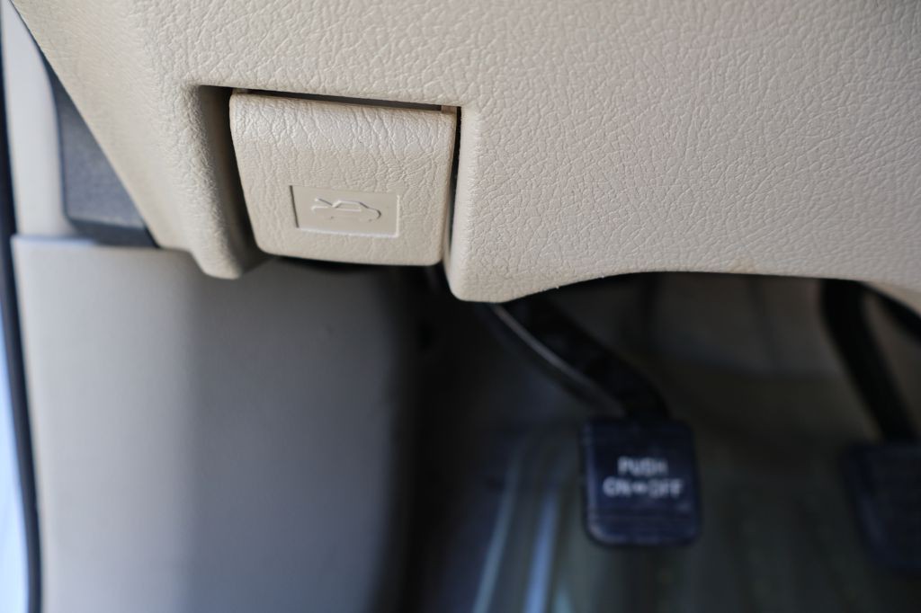 2012 Toyota Camry Image 25