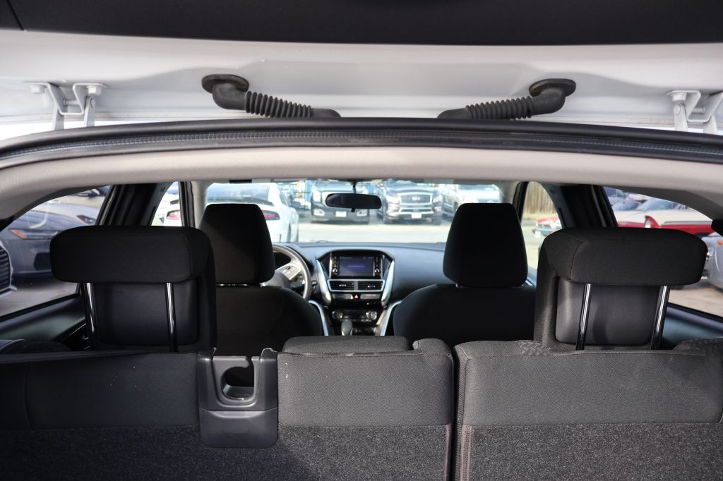 2019 Mitsubishi Eclipse Image 11
