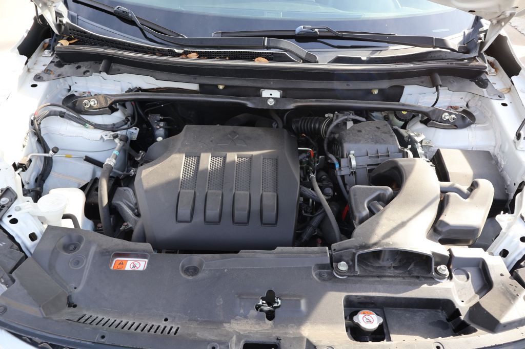 2019 Mitsubishi Eclipse Image 13