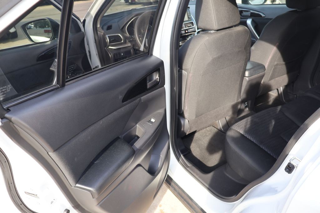 2019 Mitsubishi Eclipse Image 16