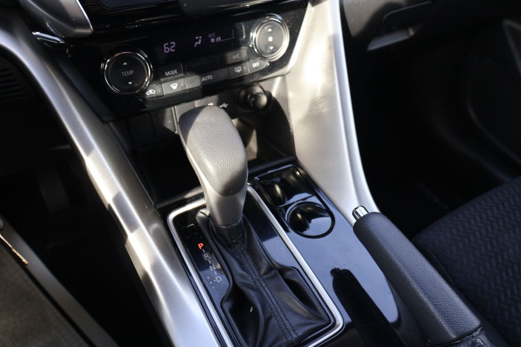 2019 Mitsubishi Eclipse Image 24