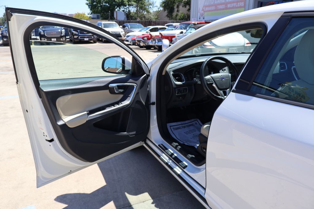 2017 Volvo S60 Image 20