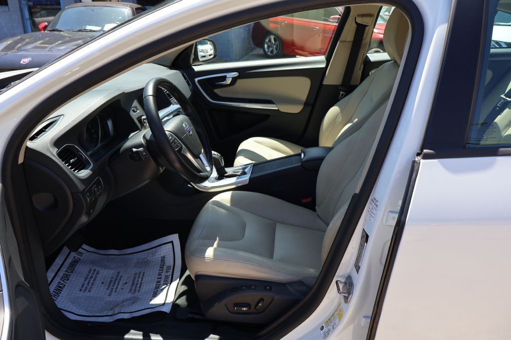 2017 Volvo S60 Image 21