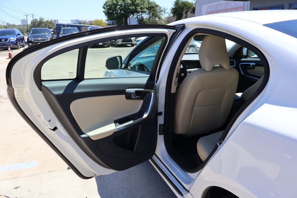 2017 Volvo S60 Image 22