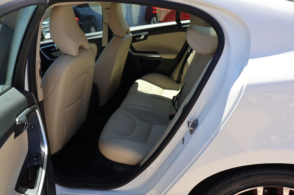 2017 Volvo S60 Image 23