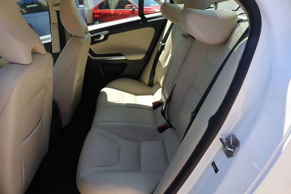 2017 Volvo S60 Image 24