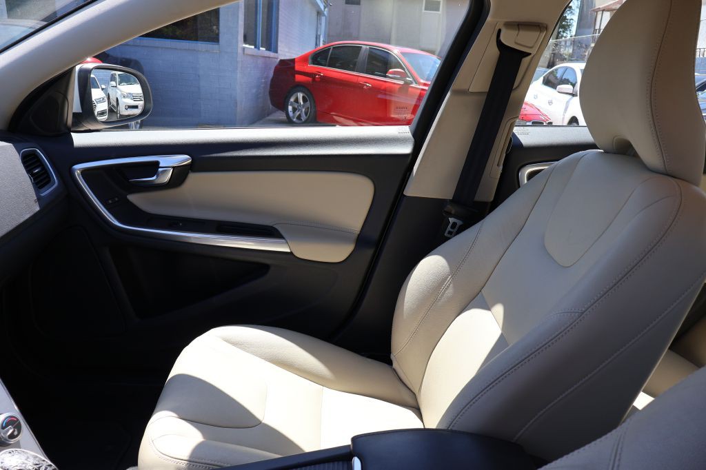 2017 Volvo S60 Image 36
