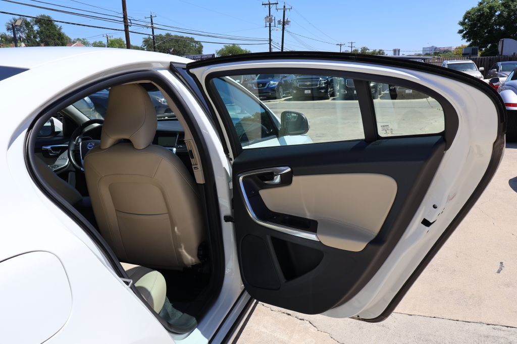 2017 Volvo S60 Image 45