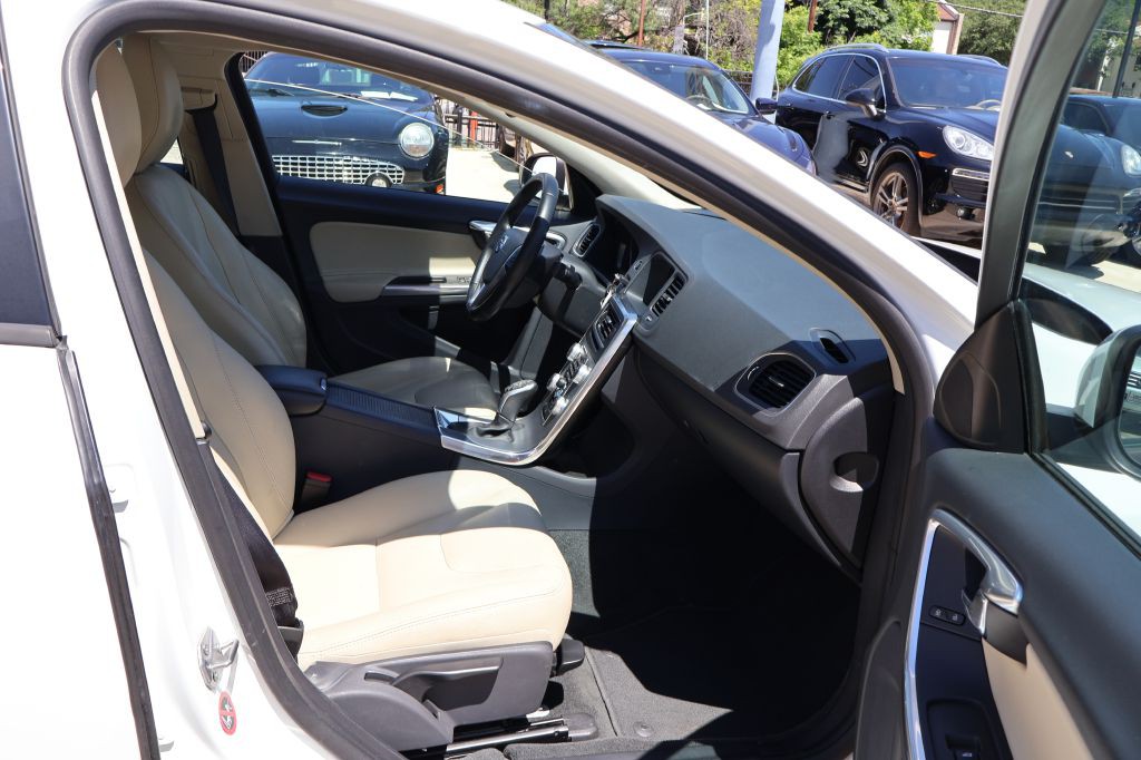 2017 Volvo S60 Image 46