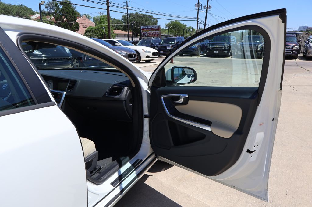 2017 Volvo S60 Image 47
