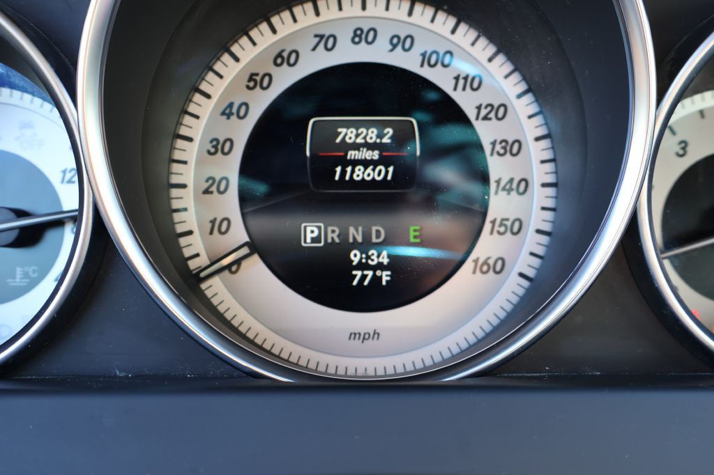 2014 Mercedes-Benz C-Class Image 25