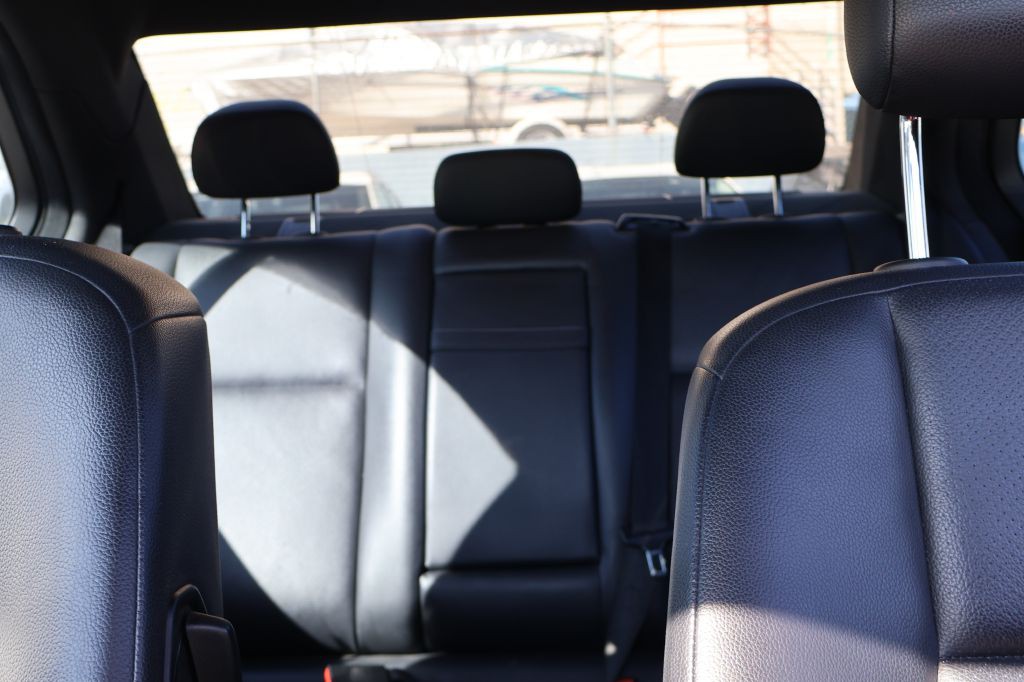 2014 Mercedes-Benz C-Class Image 40
