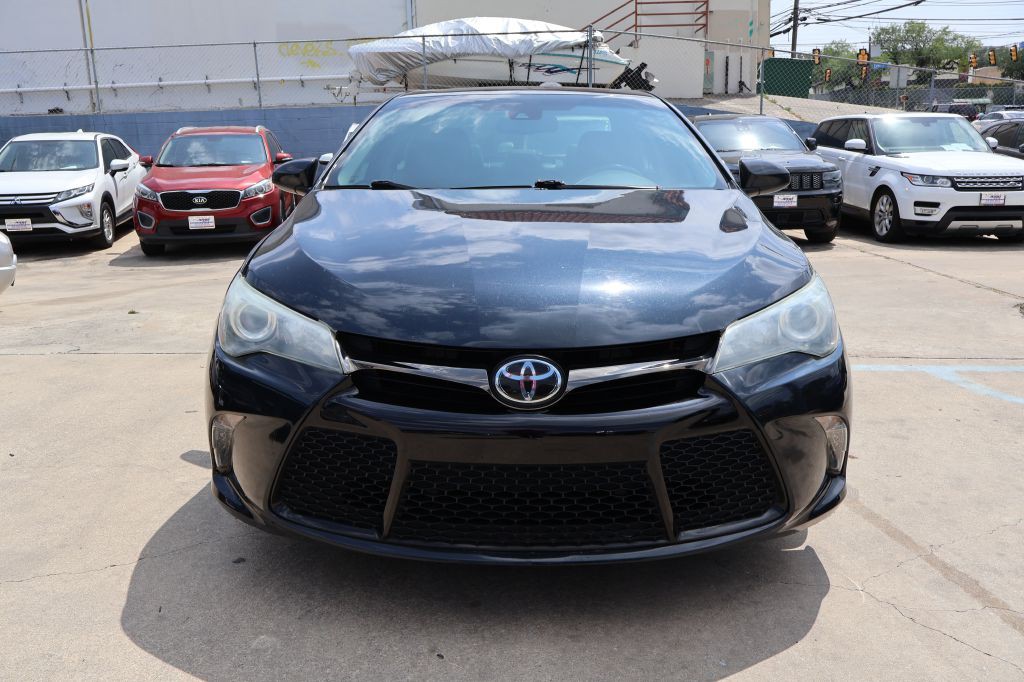 2017 Toyota Camry Image 2