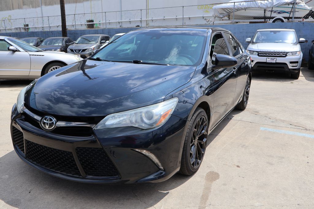 2017 Toyota Camry Image 3