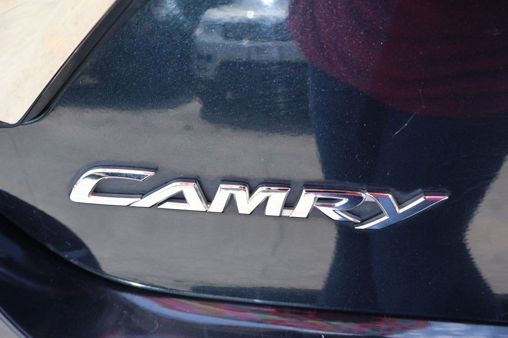 2017 Toyota Camry Image 11