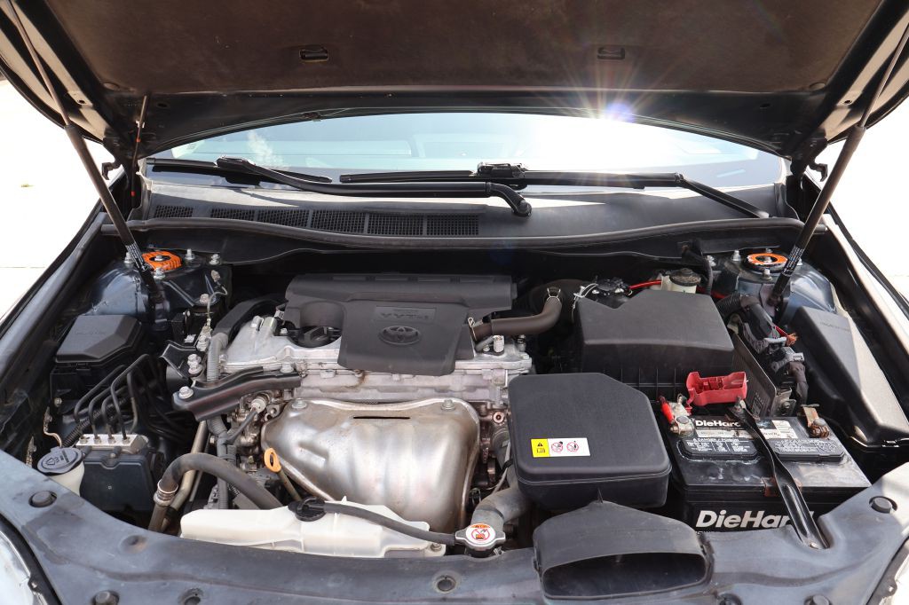 2017 Toyota Camry Image 13