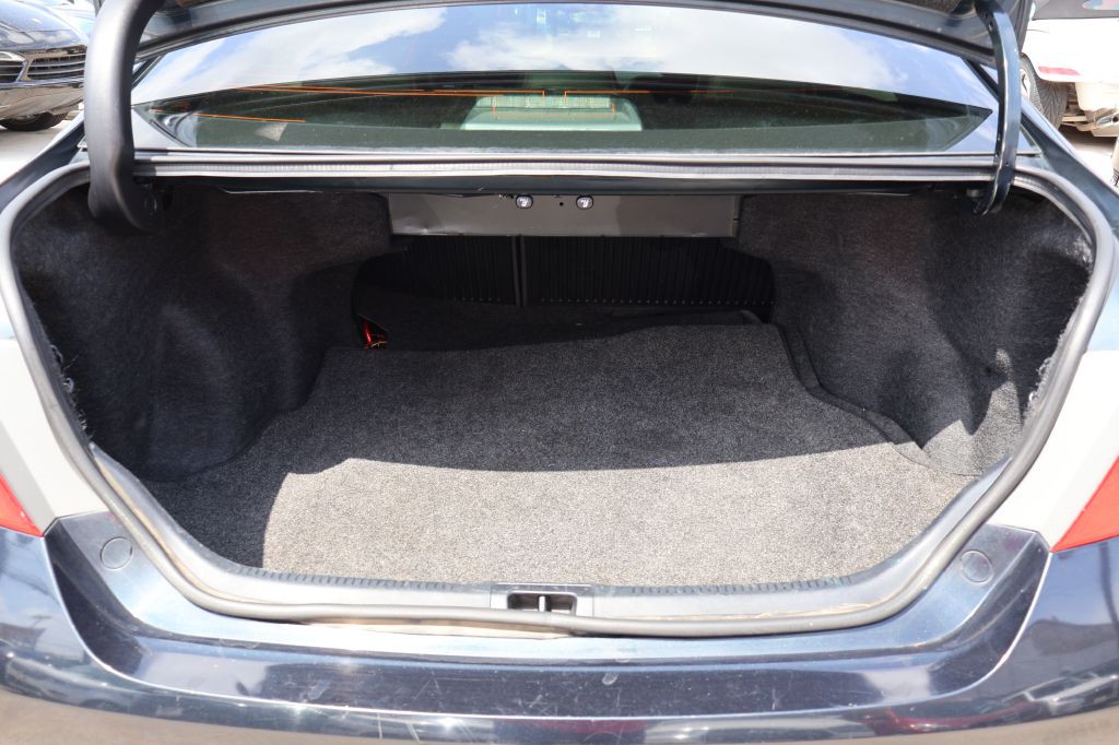 2017 Toyota Camry Image 14