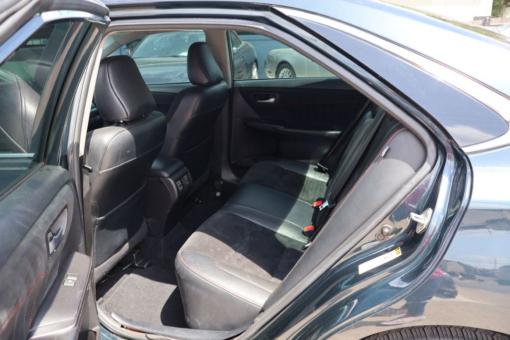 2017 Toyota Camry Image 20