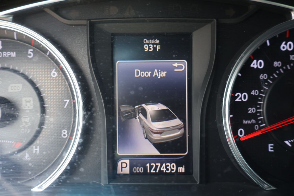 2017 Toyota Camry Image 22