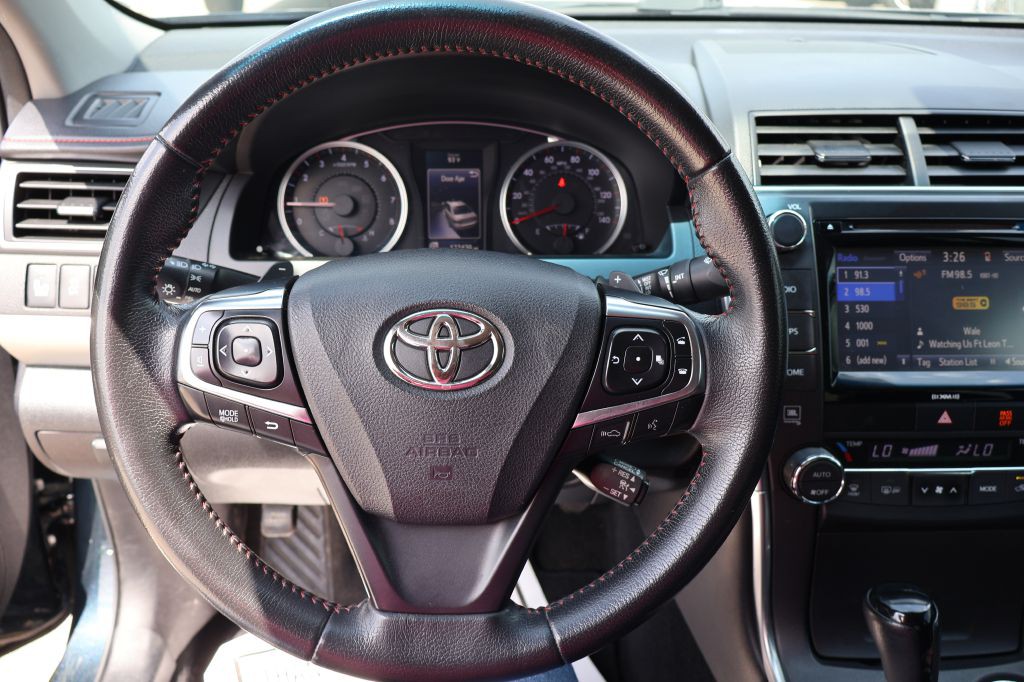 2017 Toyota Camry Image 23