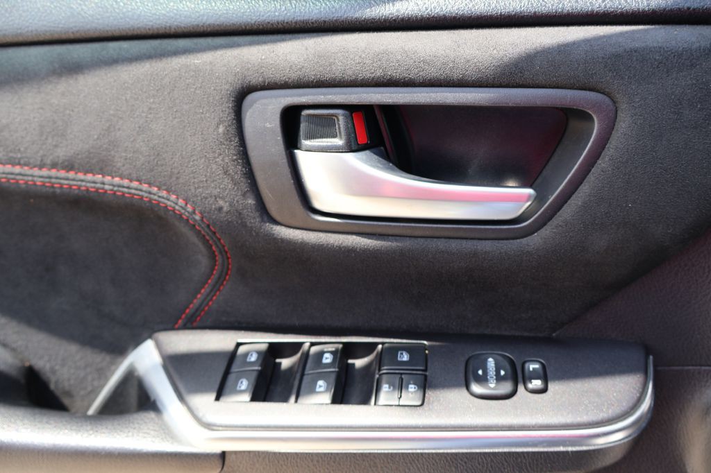 2017 Toyota Camry Image 27