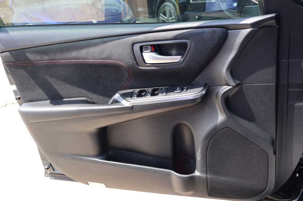 2017 Toyota Camry Image 28