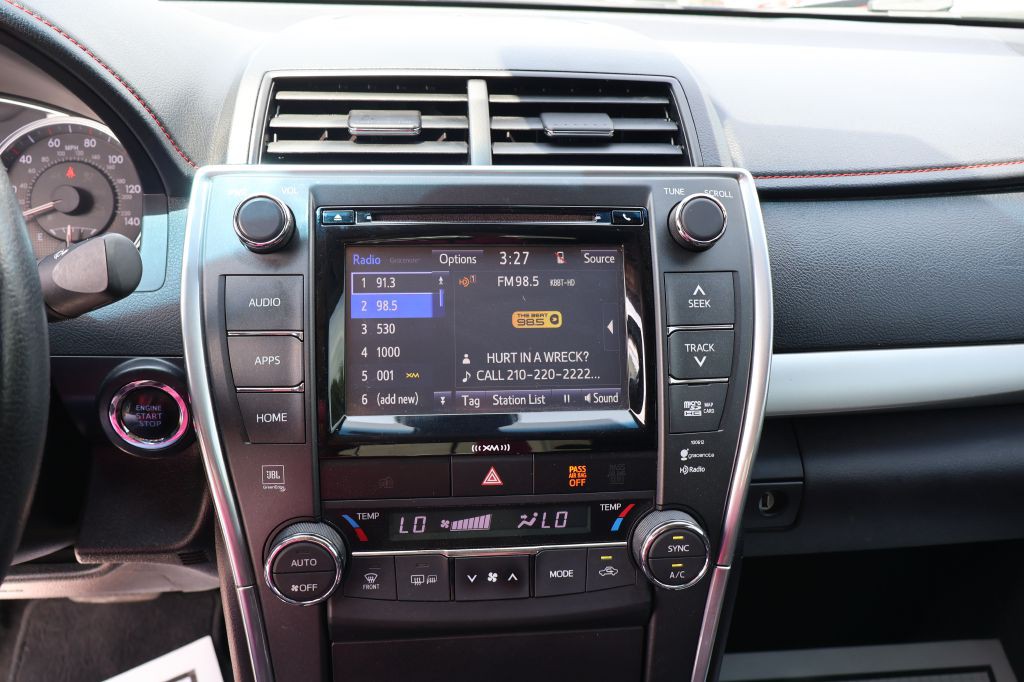 2017 Toyota Camry Image 30