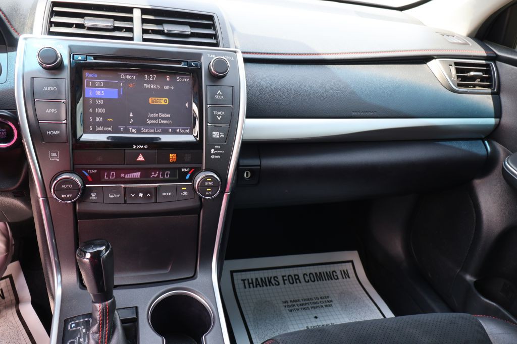 2017 Toyota Camry Image 32