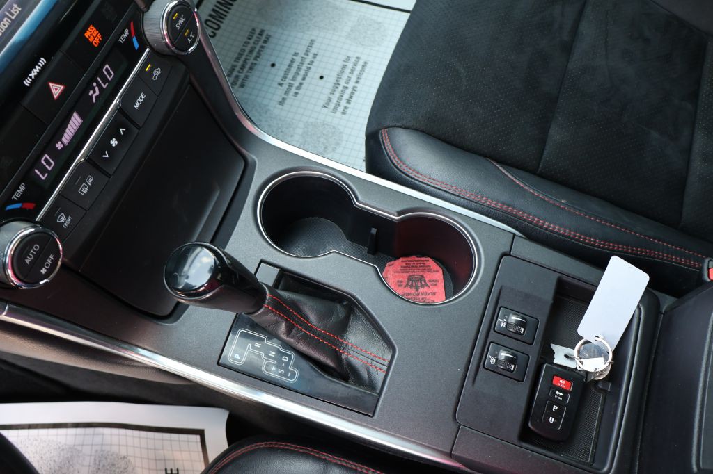 2017 Toyota Camry Image 33