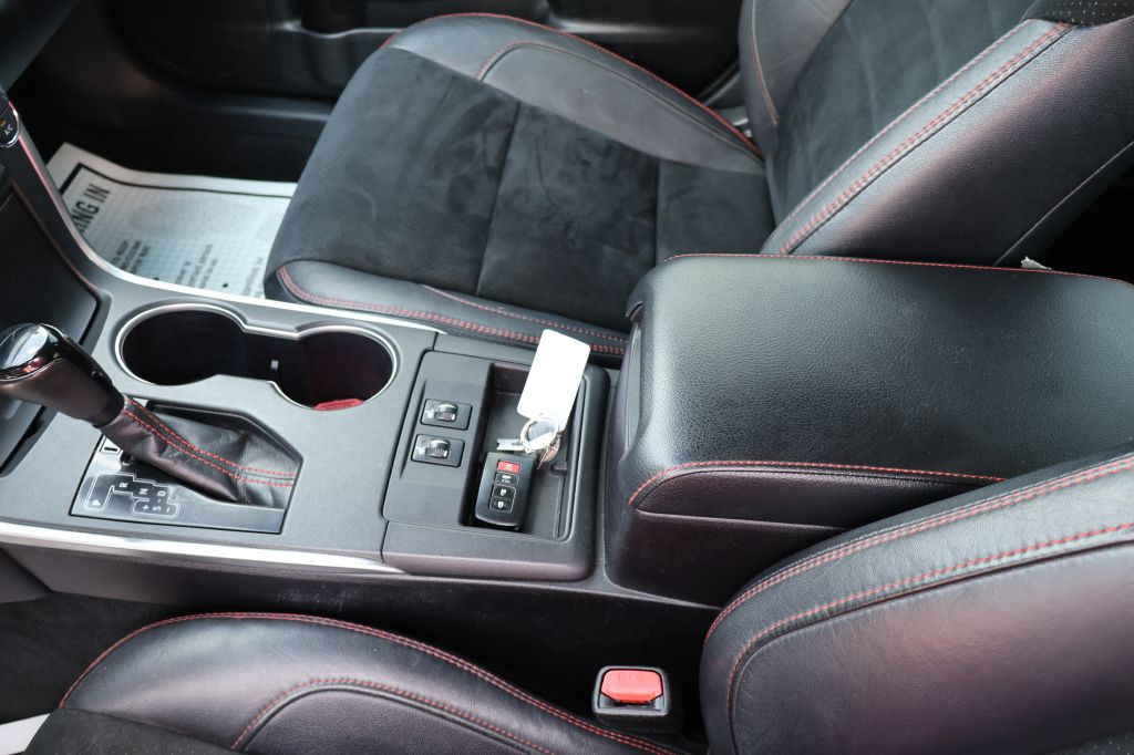 2017 Toyota Camry Image 34