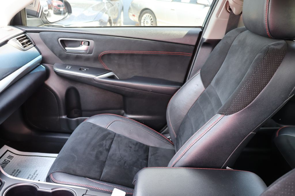 2017 Toyota Camry Image 35