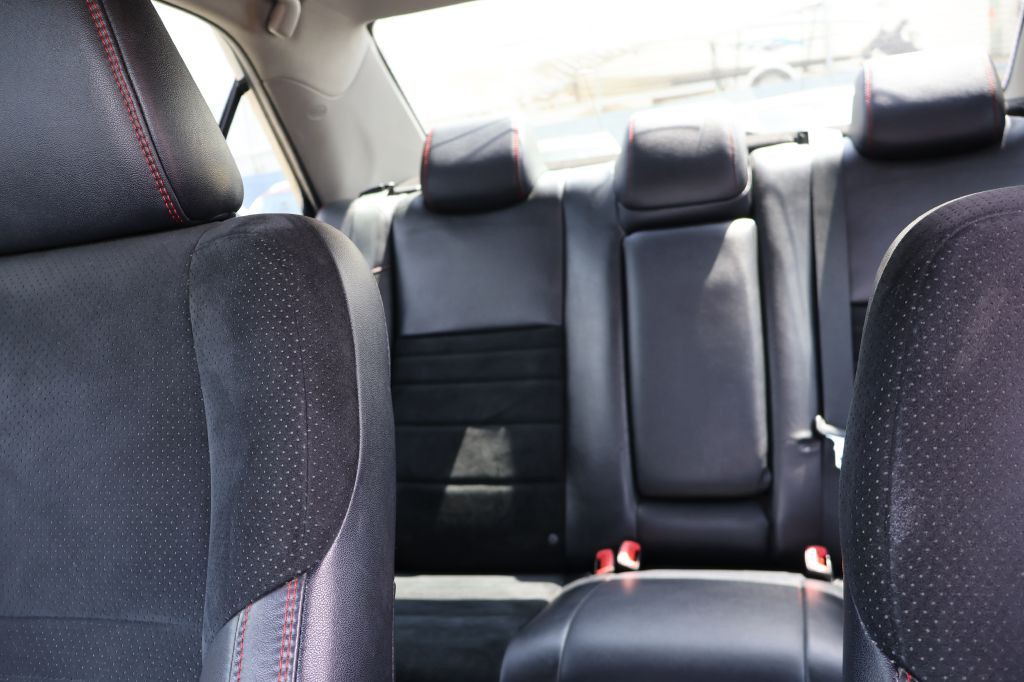 2017 Toyota Camry Image 38