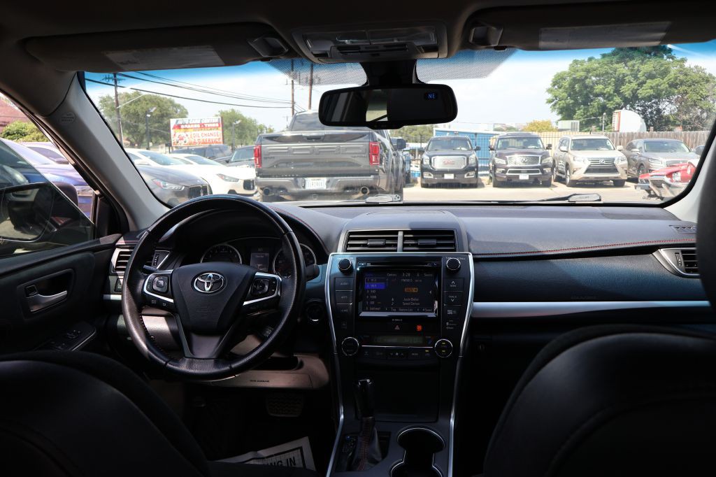 2017 Toyota Camry Image 39